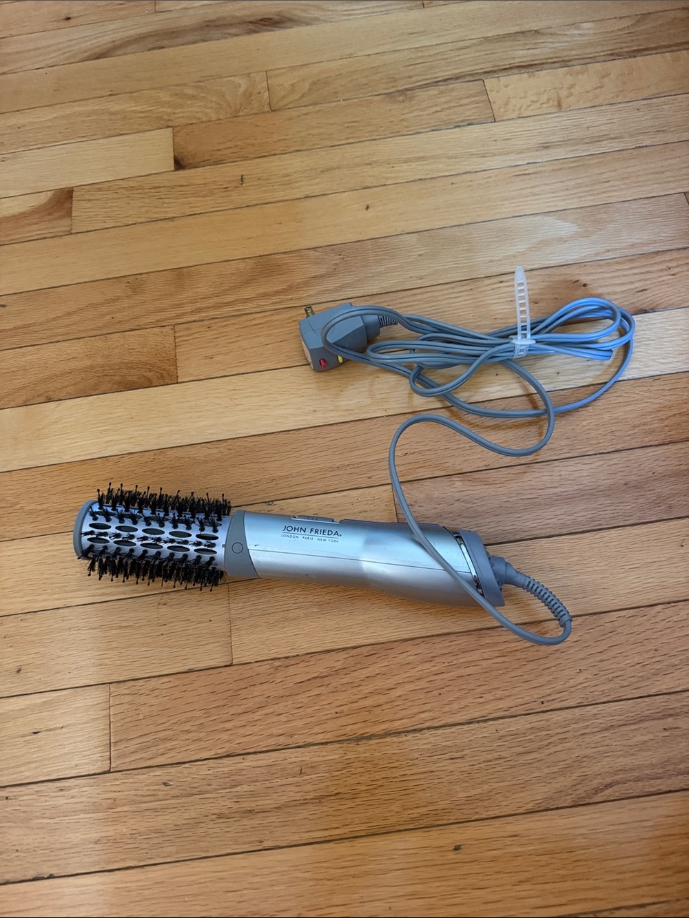 John Frieda One-Step Hot Air Styling Brush - Silver/Gray